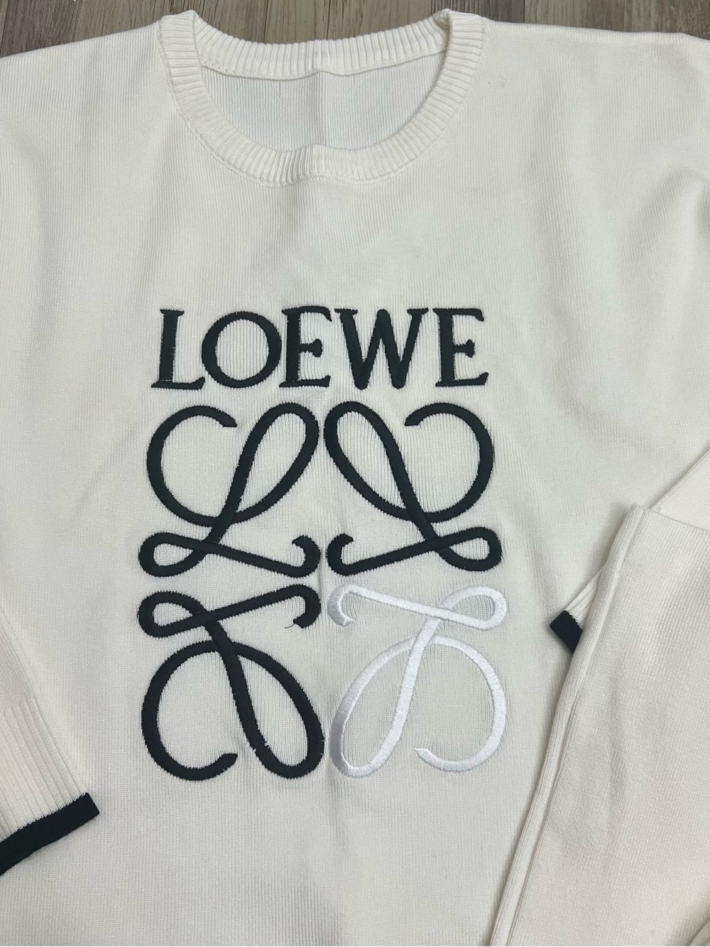 Low White Knit Sweater Set - Picture 2 of 3